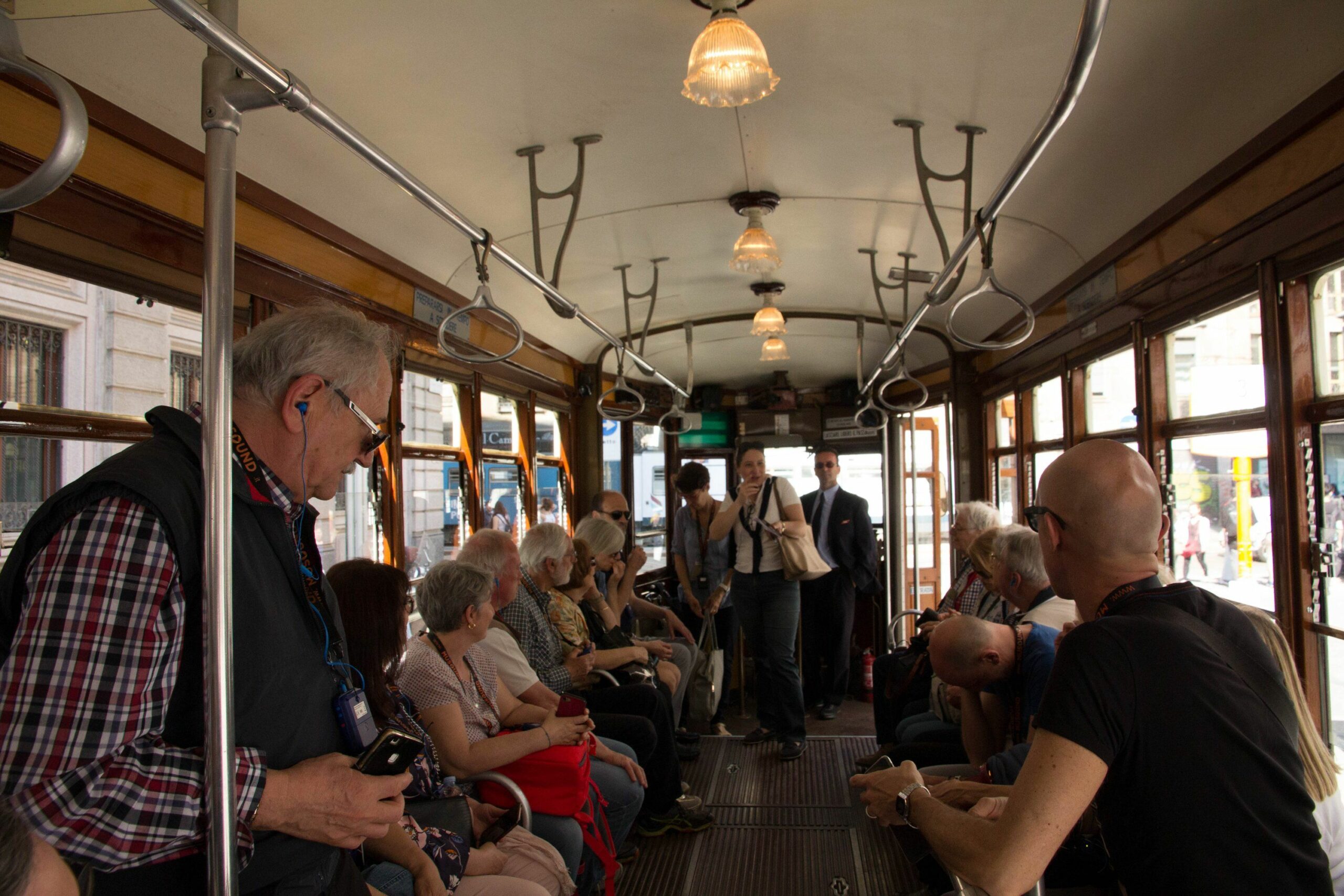 Scopri di più sull'articolo IN TRAM A MILANO NEL DELIRIO DEL FUORI SALONE